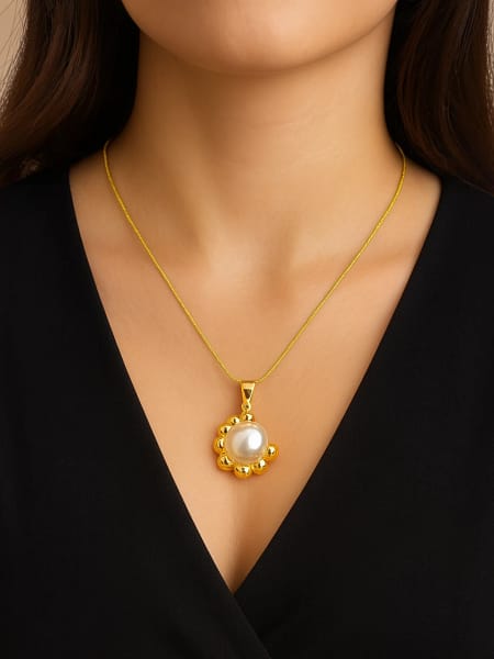 Pearl Glow Necklace